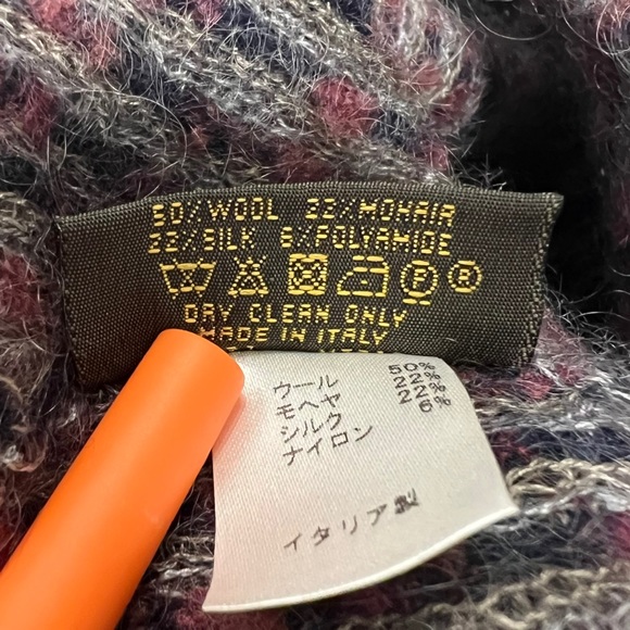 Louis Vuitton LV Logo Mohair Beanie Hat - Picture 5 of 5